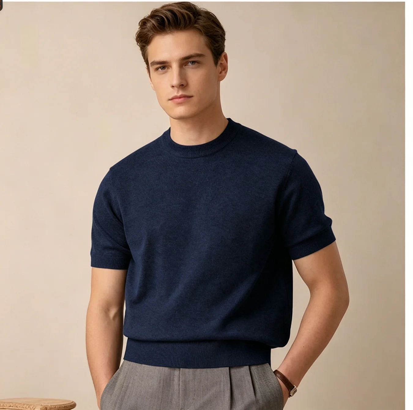 Men's short-sleeved shirts are suitable for the office, client visits, business meetings, city walks, dates, coffee shops, exhib