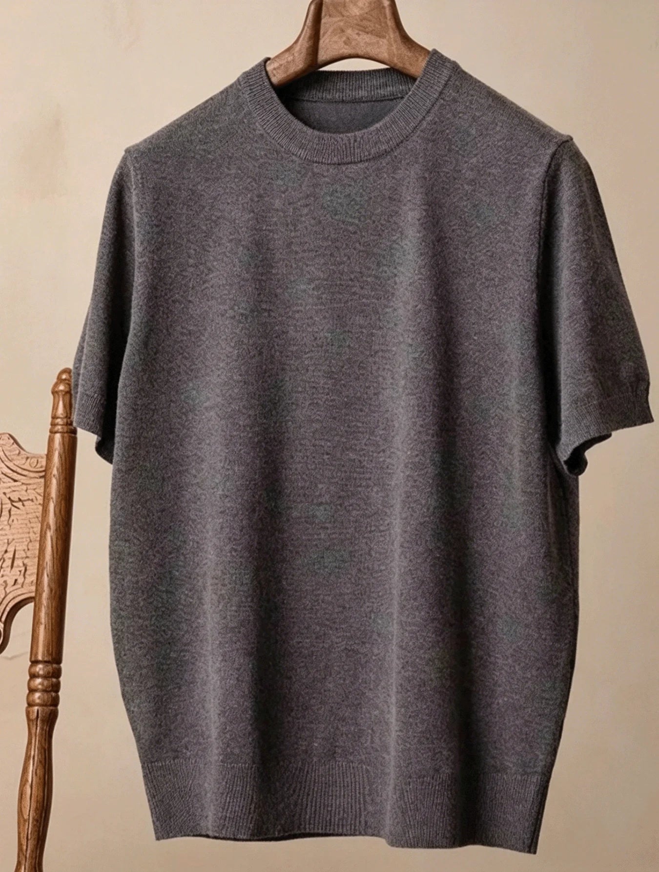 Men's short-sleeved shirts are suitable for the office, client visits, business meetings, city walks, dates, coffee shops, exhib
